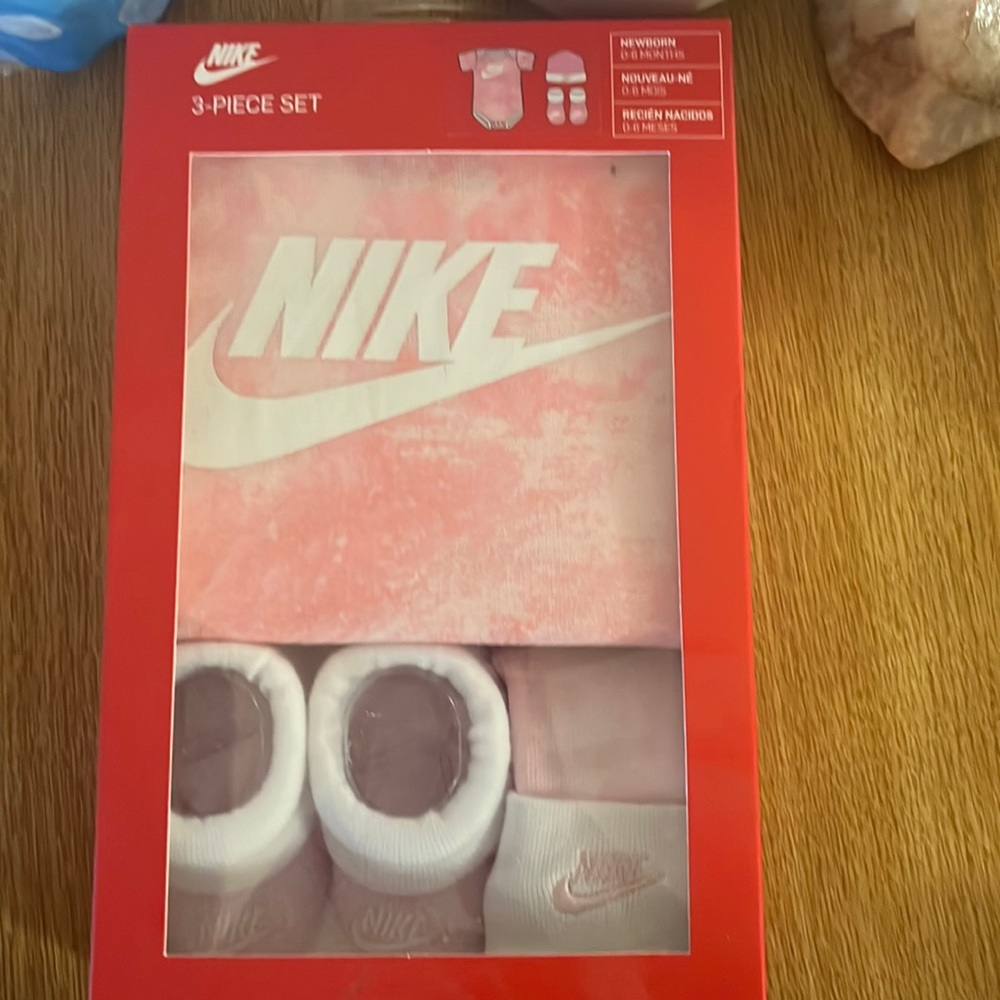 Nike 3 piece set 0-6 months - Picture 1 of 1